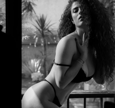 Camila Marana modèle adulte photo