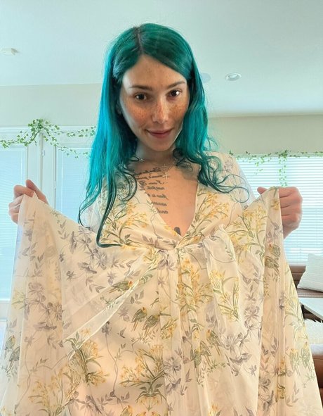 Eevee Bee modèle sympa galerie