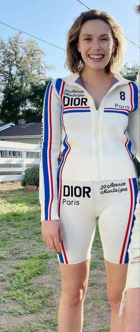 Elizabeth Olsen étoile de l'art collection