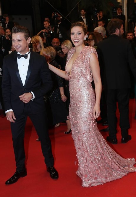 Elizabeth Olsen modèle érotique img