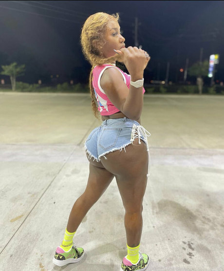 daleeshaa haut modèle photo