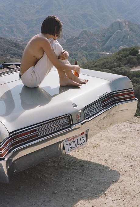 Willa Holland étoile xxx galeries