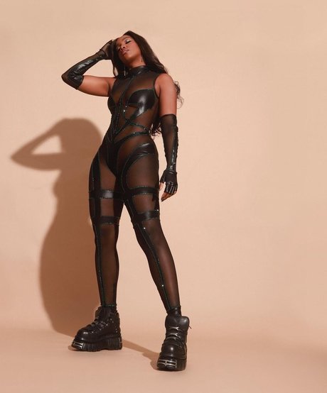 Izza Cantora beau modèle galerie