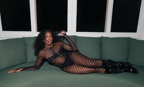 Izza Cantora modèle joli galerie