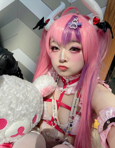 Donutskii modèle sexy images