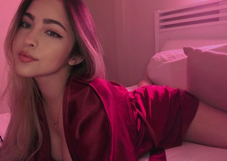 Hilenna nus star du porno galeries