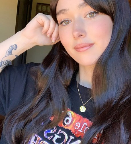 Holls8 modèle érotique archive