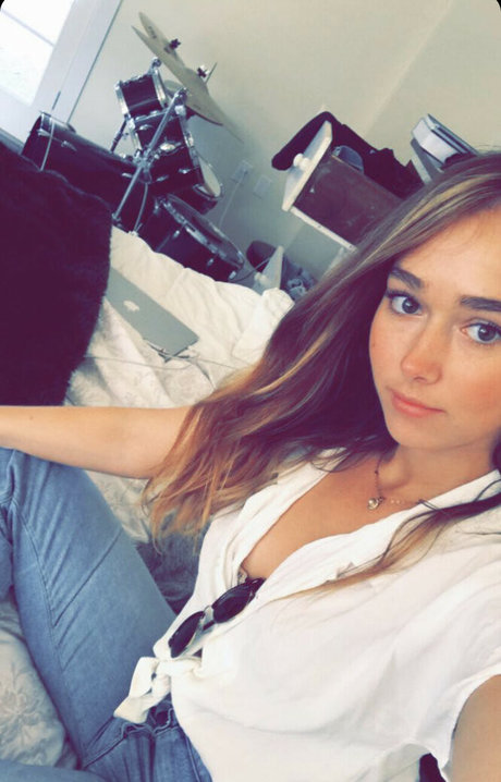 Holls8 star érotique photo