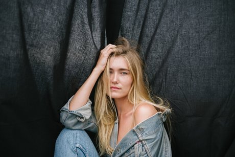 grand-mère poilue onlyfans xxx chaud photos