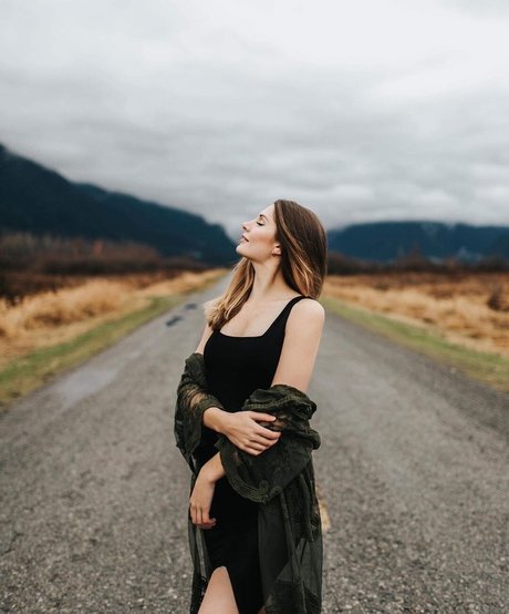 Lauren Southern modèle meilleur des photos