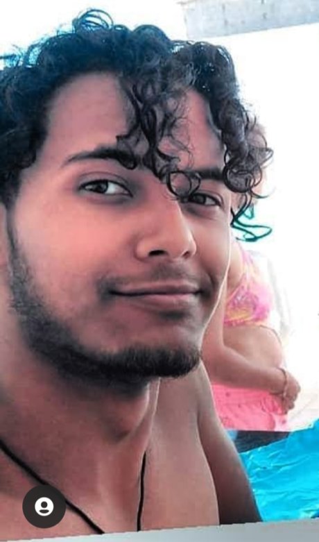 Levy Atreus haut modèle photos