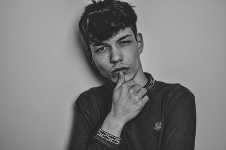 Leon Horvath star du porno nue photo