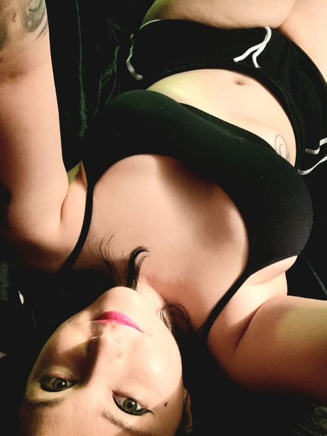 Lilith Lowe étoile sexy img