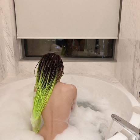 Mona Zhang sexe star photos