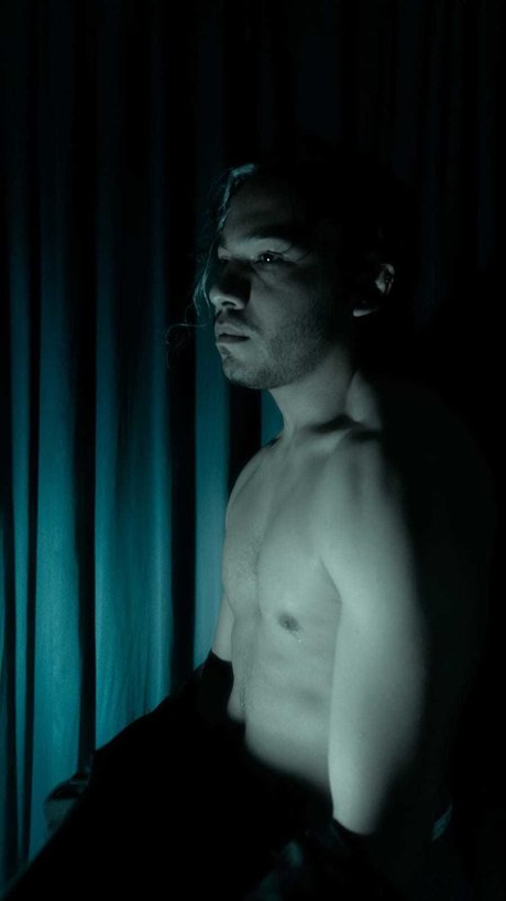 Luis Chavarin sexe star du porno des photos