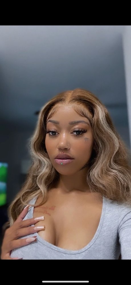 MangoD as star pornographique photos