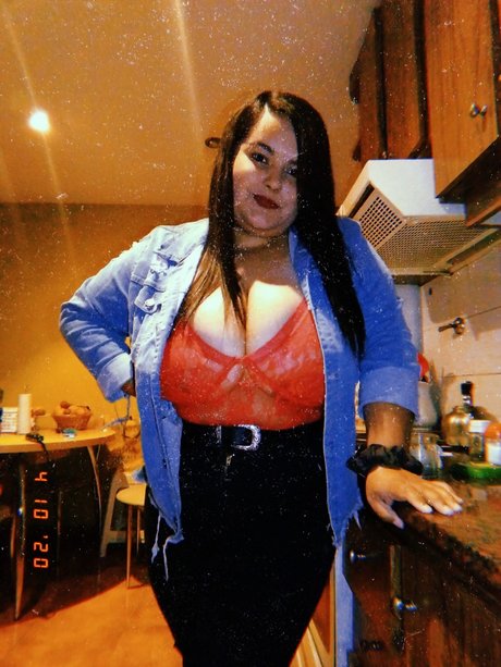 Maguii modèle sexy image