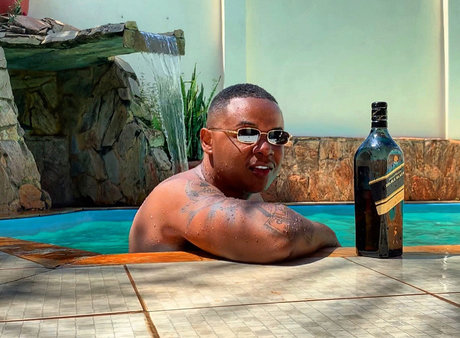 MC Denner James star du porno belle images