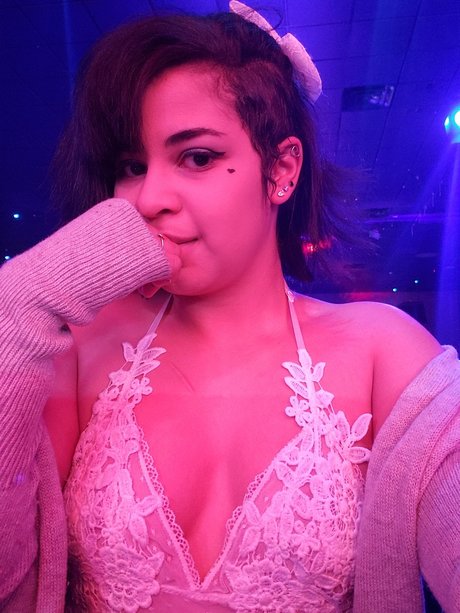 Mileena Marlow haut de star du porno images