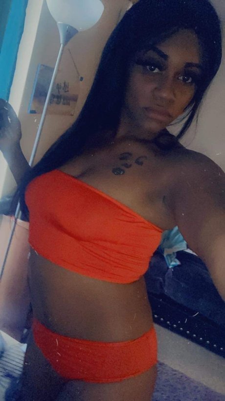 Mila Lowe belle star du porno images