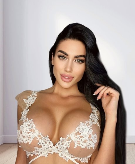 Monika Your Girl Next Door_ star du porno parfaite galerie