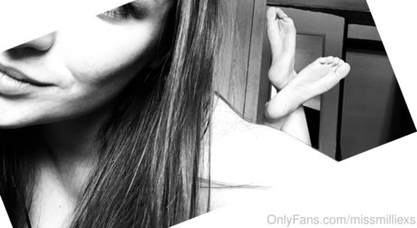 Miss Millie XS star du porno adulte photos