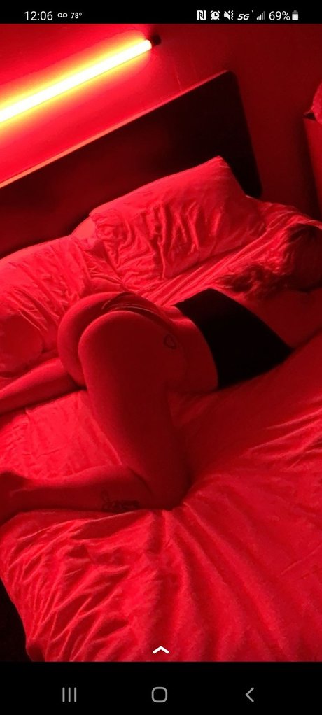 Sadiebug star du porno chaud image