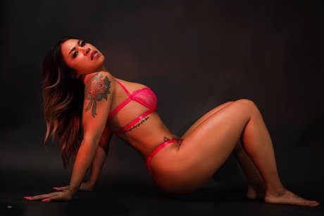 Mo Your Tattooed Asian Unicorn étoile érotique images