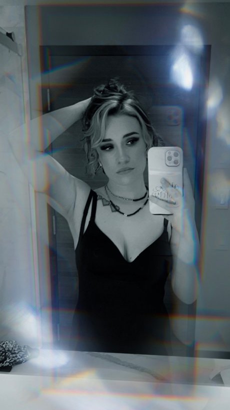 Nerdy Nurse étoile nue image