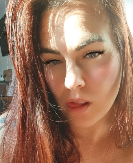 Natty HotWife Naughty Mom_ nus étoiles archive