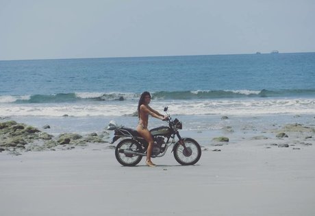 Ariadna Hafez art étoile galerie