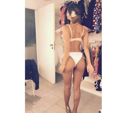 Ariadna Hafez étoile nue images