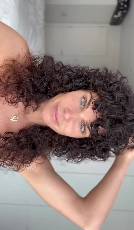 Ariadna Hafez étoile chaude archive