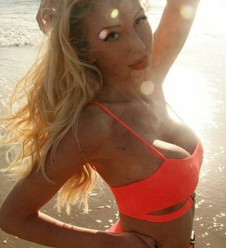 Sara Muzi jolie étoile photo