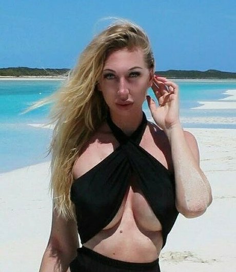 Sara Muzi actrice nue galeries