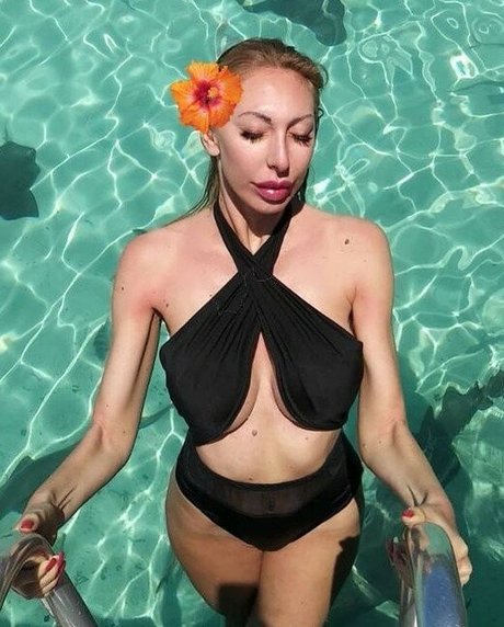 Sara Muzi étoile chaude archive