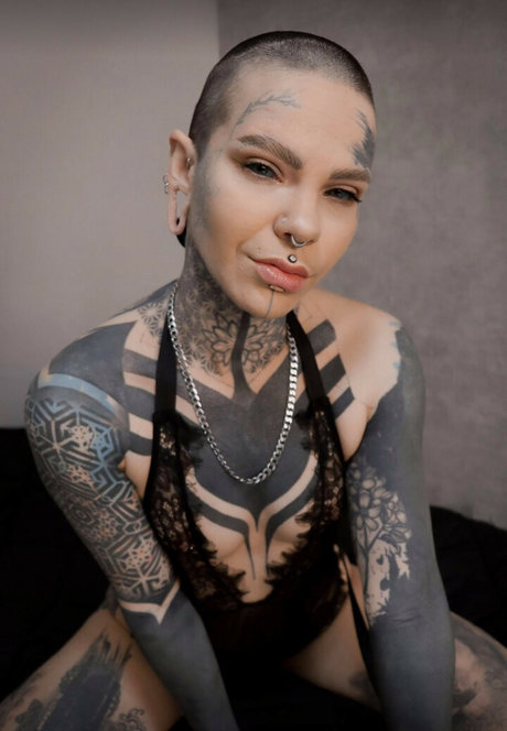 DarkLeaves actrice sexy galerie