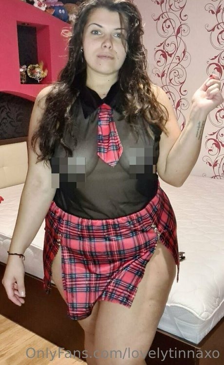 lovelytinnaxo modèle de sexe image