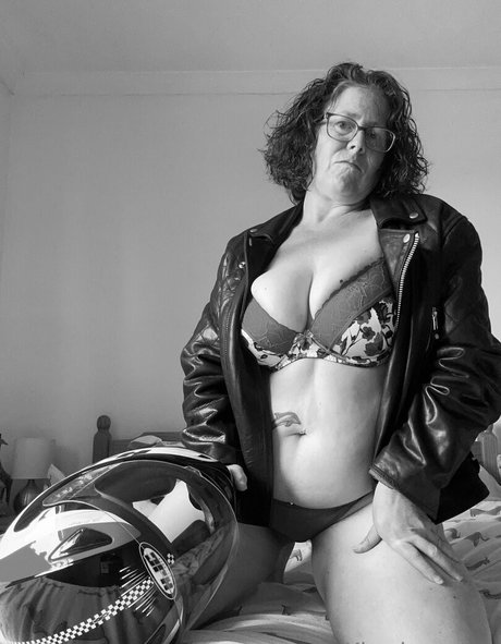 khariscurves Profilfoto