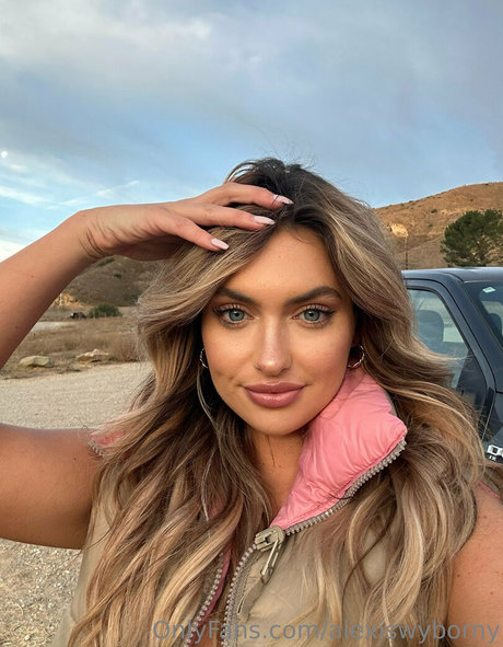 doigté ébène onlyfans assez érotique photo