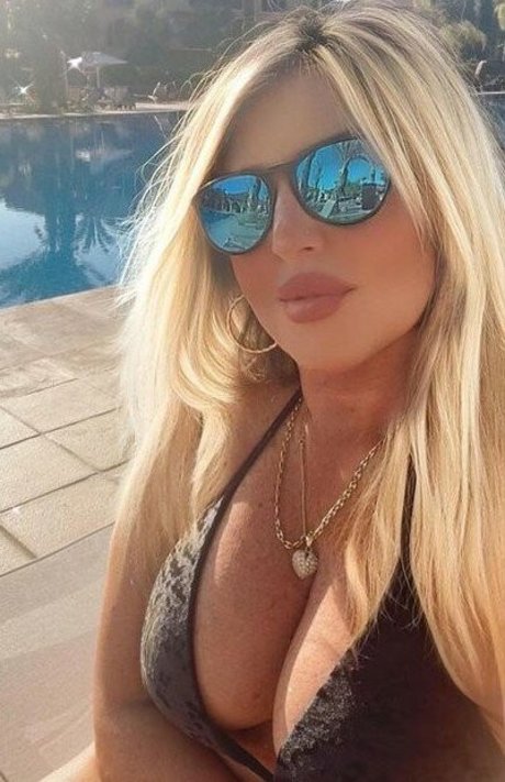 Flaviana Basta modèle gratuit galeries