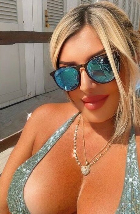 Flaviana Basta modèle exclusif archive