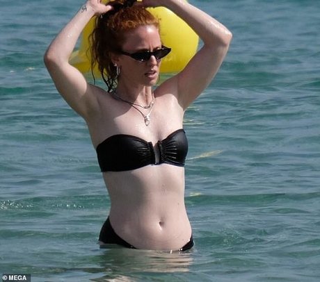 Jess Glynne actrice sexy img