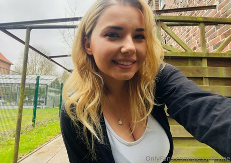 alessadivine star du porno exclusive images