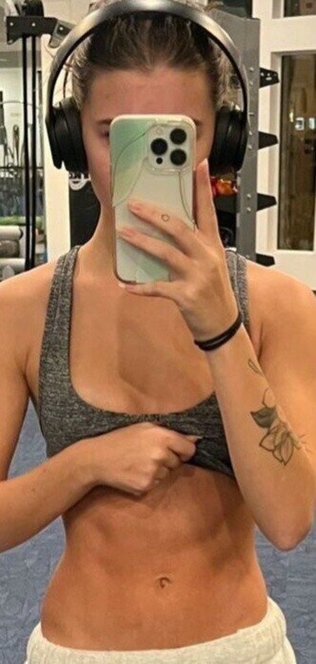 Bitty 01 nus star du porno des photos