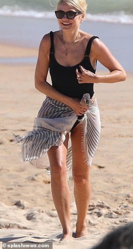 Holly Willoughby top star photos