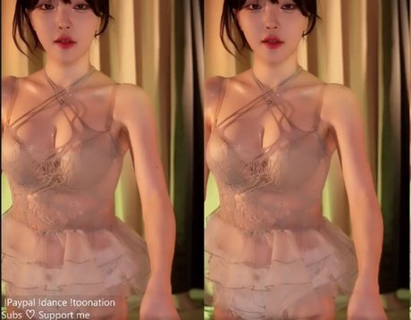 déshabillage onlyfans sexe pornographique image