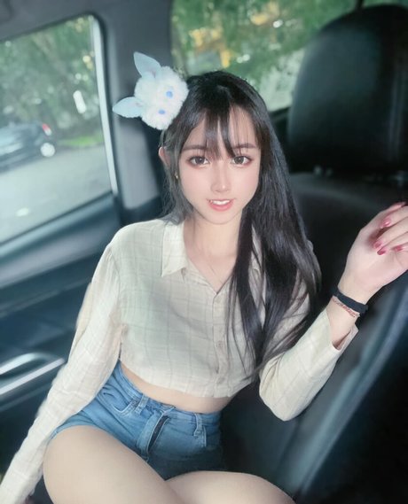 Arisa Cosplay haut modèle galerie