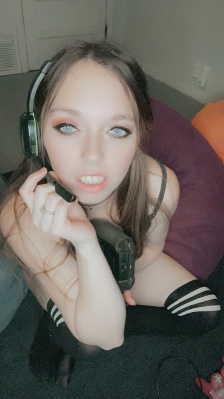 allimoona04 modèle adulte image