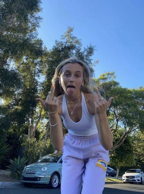 Emma Chamberlain nus de stars du porno galeries